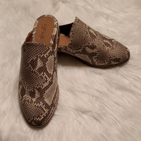 Soffe Shoes - Eurosoft by Soffe Winona Women's Brown Snake Print Mules
